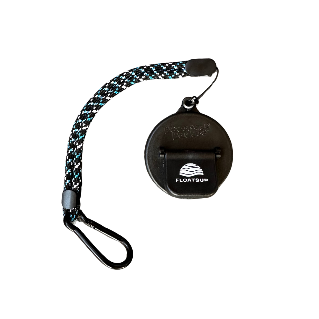 A black lid with a braided black, blue, and white wrist strap with a black carabiner on the end in front of a white background. It has a closable drinking spout on the lid that has the 'Floatsup logo on top in white.